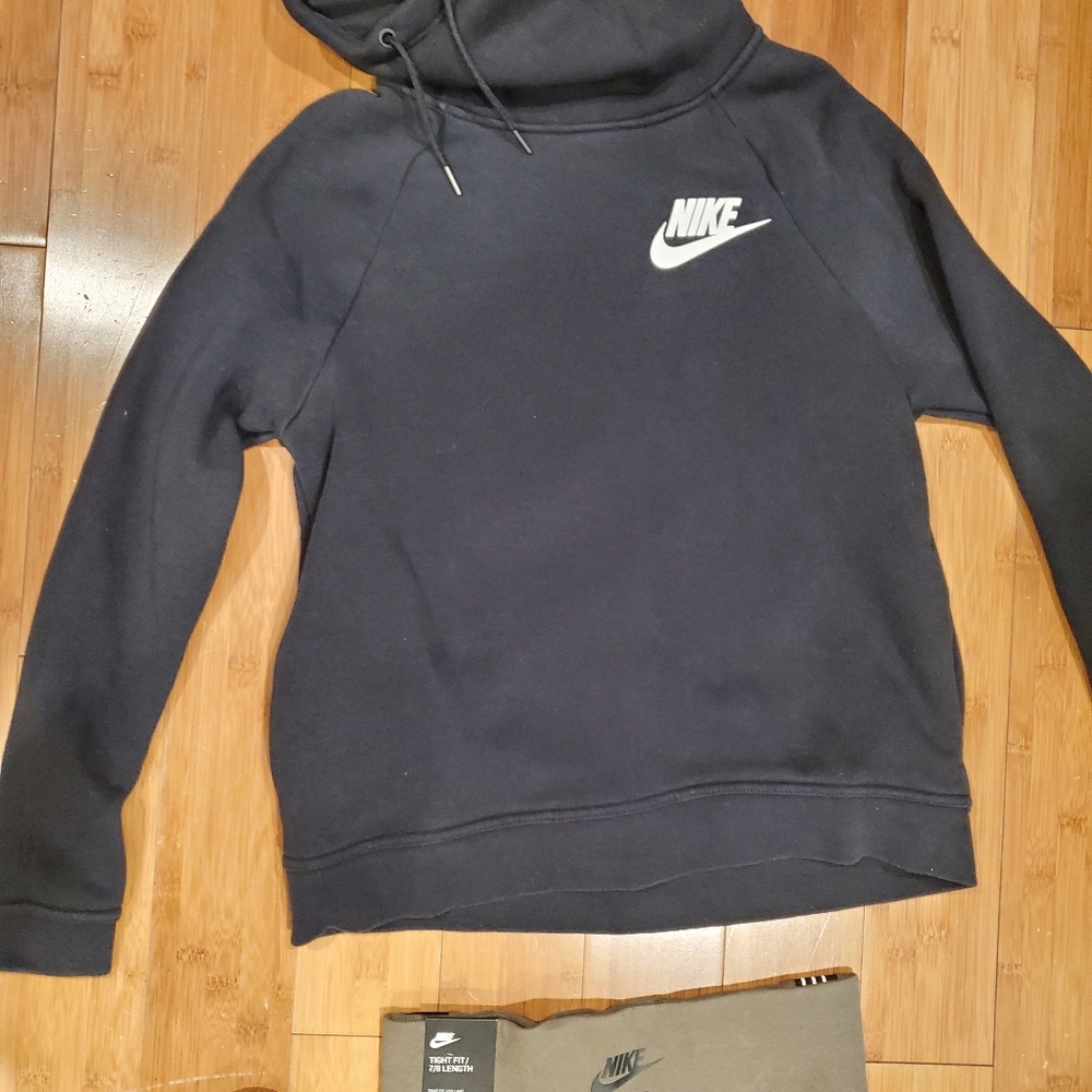 Nike Bundle Small - image 5